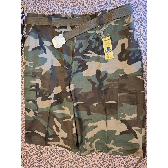Beyond the Limit Chino Shorts Men's 42 Multicolor Camouflage Cargo Pockets (DDD) - Picture 1 of 8